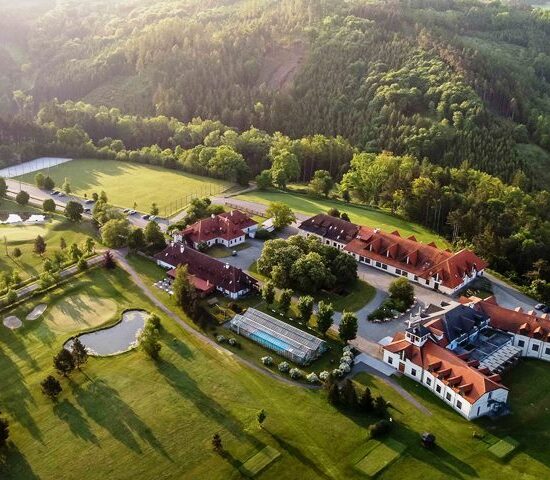Víkend s pohybovým programem  - 6. 11. - 8. 11. 2026  Resort Darovanský dvůr vč. polopenze